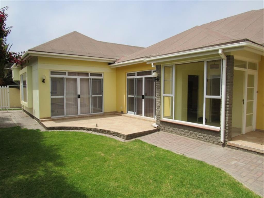 6 Bedroom House for Sale - Erongo